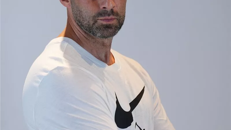 مفاجأة في الجهاز الفني لفيريرا في الزمالك.. شاهد هاني عصام يكشف