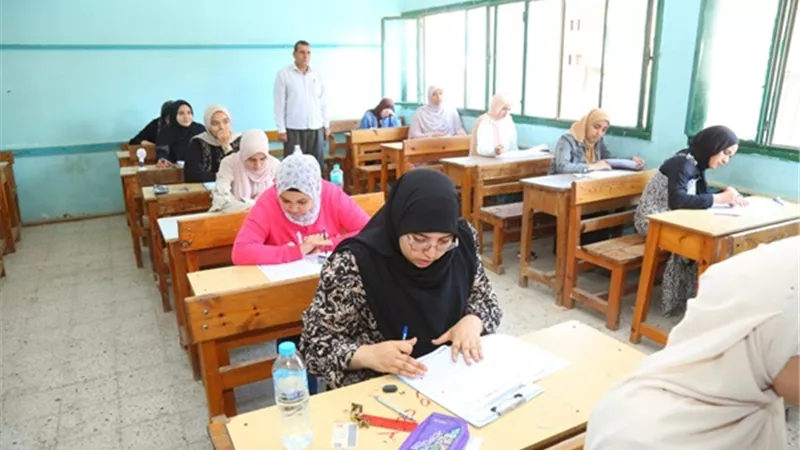 انتظام امتحان الرياضيات بلجان كفرالشيخ الثانوية
