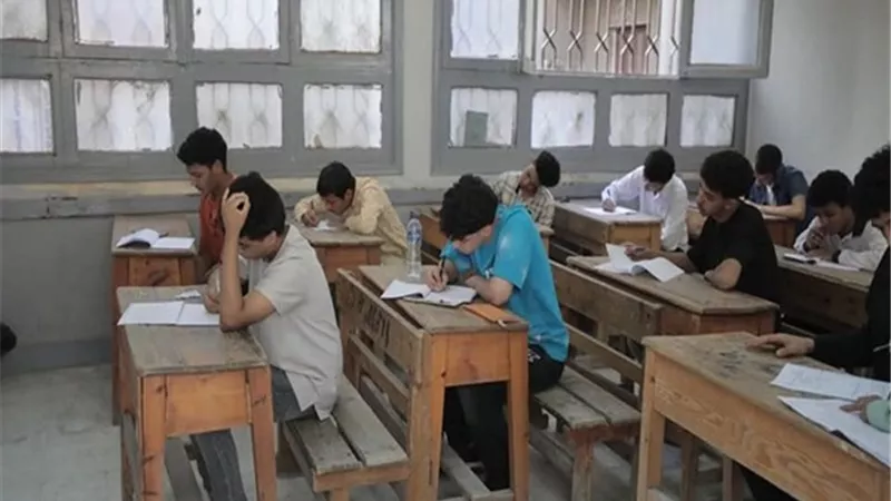 بعد دقائق من بدء الامتحان.. صفحات الغش تزعم بنشر أسئلة 