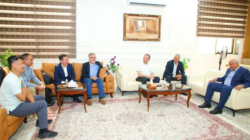 محافظ الوادي الجديد يستقبل رئيس
