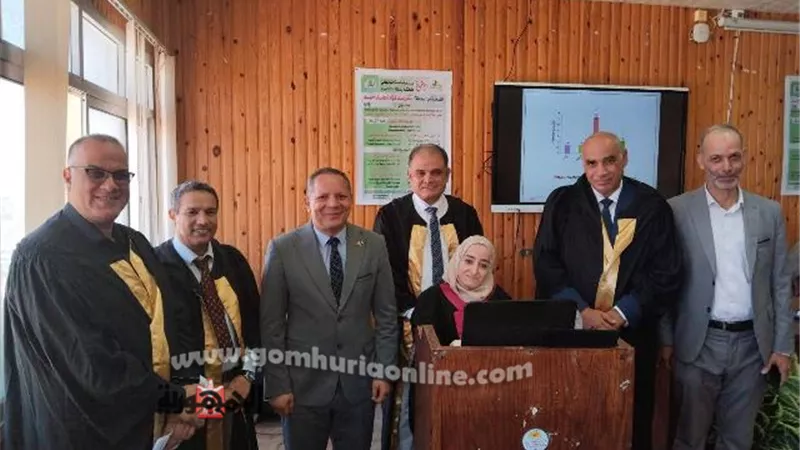 رئيس جامعة دمياط يشهد مناقشة رسالة دكتوراة بكلية العلوم