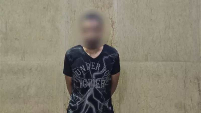 جحود أب.. تعدى على طفليه لكسرهما شاحن 