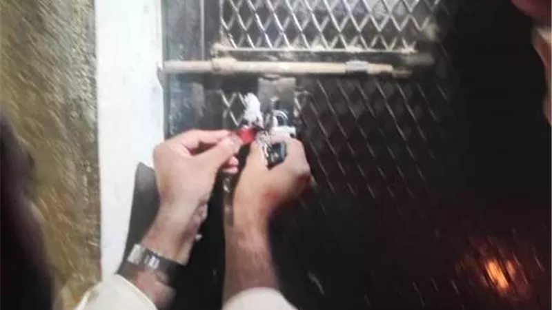 جهود مكثفة لغلق المحلات المخالفة التى يديرها جنسيات إفريقية