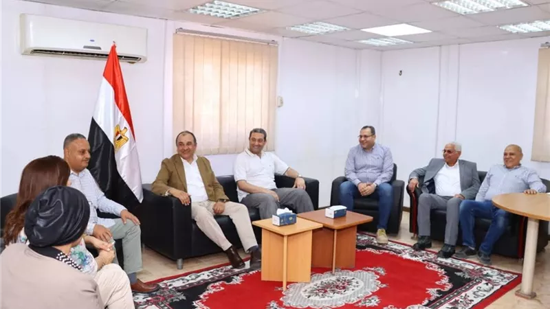 وزير قطاع الأعمال تطوير شامل لشركة غزل دمياط وإنتاج أقمشة الجنيز