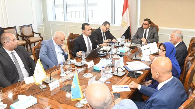 وزير الإسكان يتابع آخر مستجدات إنشاء وحدتي 
