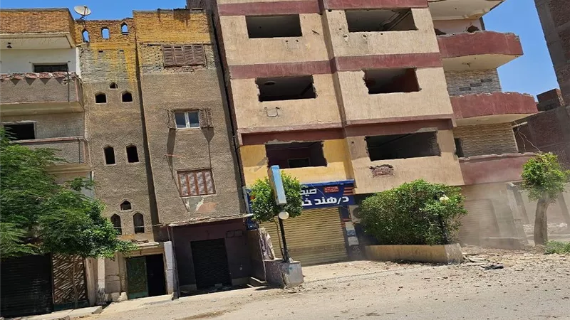 محافظ القاهرة: حصر العقارات الآيلة للسقوط حفاظًا على الأرواح والممتلكات