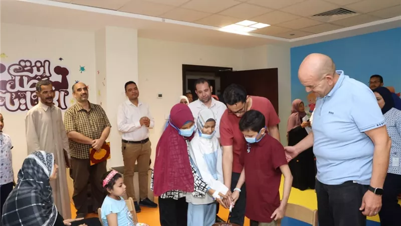 شفاء الأورمان بالأقصر تكرم الطلاب المرضى لتفوقهم الدراسى