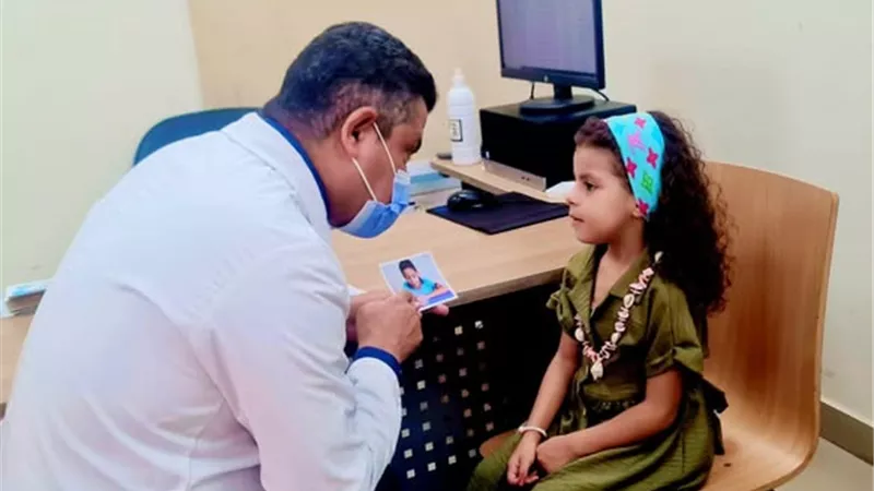 مجمع الإسماعيلية الطبي يحتفل بالطفلة جنى زرعت قوقعةوانطلقت للحياة
