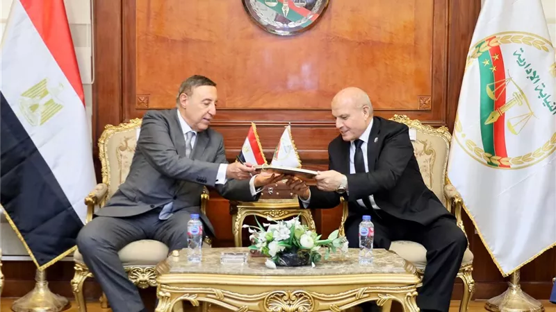 لتهنئته بمنصبه الجديد.. رئيس النيابة الإدارية يستقبل رئيس المحكمة الدستورية