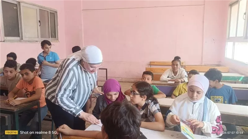 مدير تعليم القاهرة تتابع البرامج العلاجية للصفوف الأولى