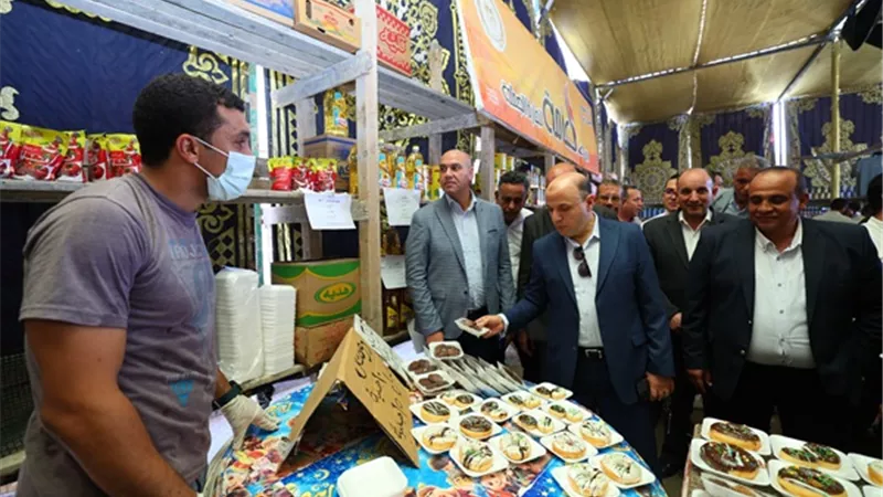 عبد المعطى يتفقد سوق «اليوم الواحد» بالحامول