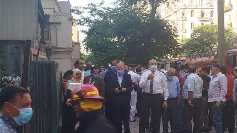 محافظ القاهرة يشرف على عملية اطفاء حريق سنترال رمسيس