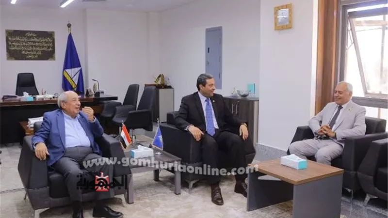 محافظ دمياط يستقبل نقيب مهندسي مصر