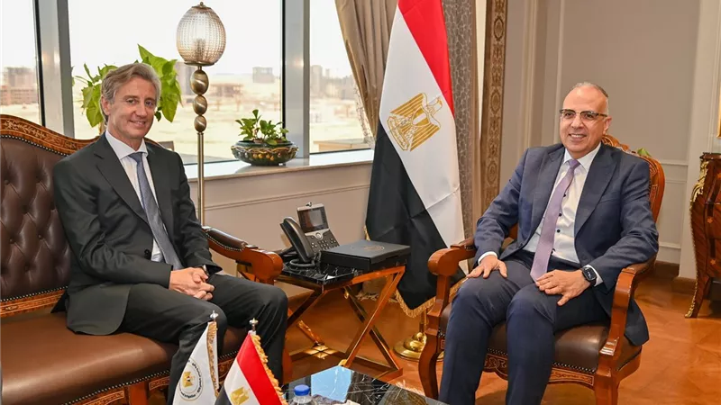 وزير الري يلتقي الممثل المقيم لبرنامج الأمم المتحدة الإنمائي بمصر