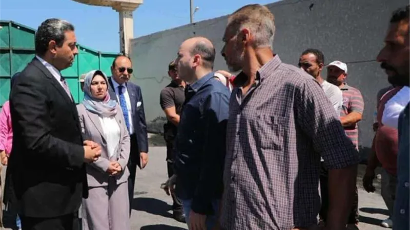 محافظ دمياط يعاين ميدانيا حريق مصنع الأسفنج بدمياط الجديدة