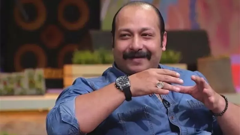 محمد ثروت يشيد بجهود الدفاع المدني في حريق سنترال رمسيس