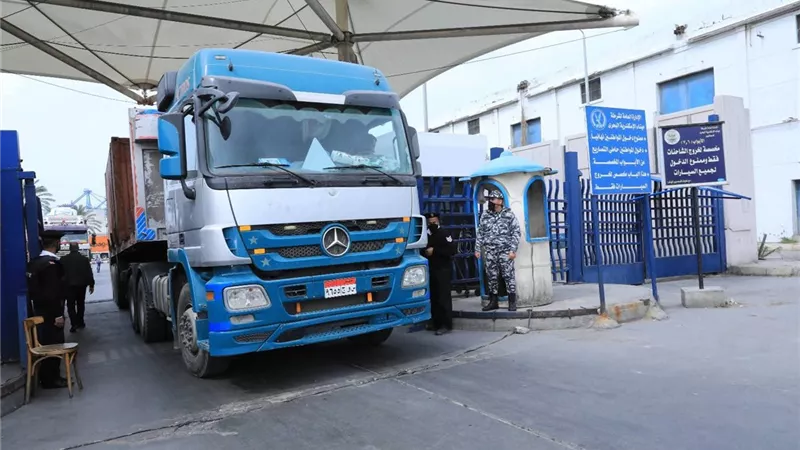 تسجيل 11الف و300 شاحنة عبر البوابات الجمركية بميناء الاسكندرية