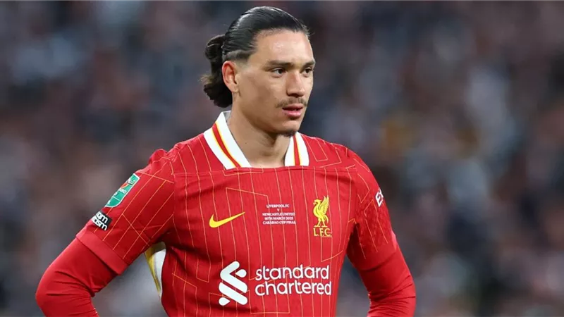 أول رد من ليفربول على عرض نابولي بشأن ضم نونيز