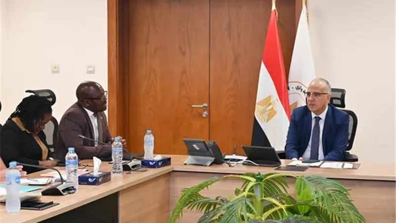 وزير الري يلتقي وفد لجنة الزراعة والبيئة بالبرلمان الناميبى