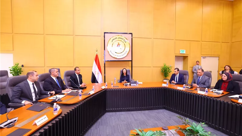 وزيرة التضامن تترأس اجتماع اللجنة العليا للأسر البديلة الكافلة