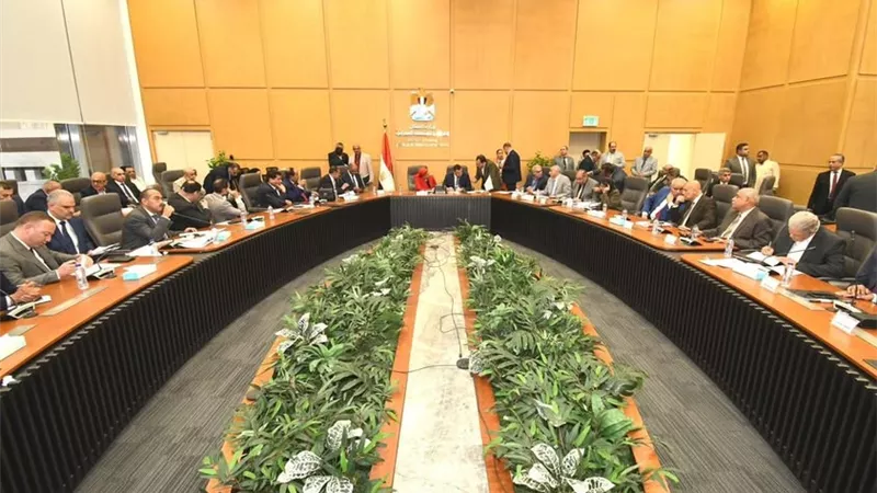 وزير الإسكان يعقد اجتماعه الدوري مع أعضاء البرلمان