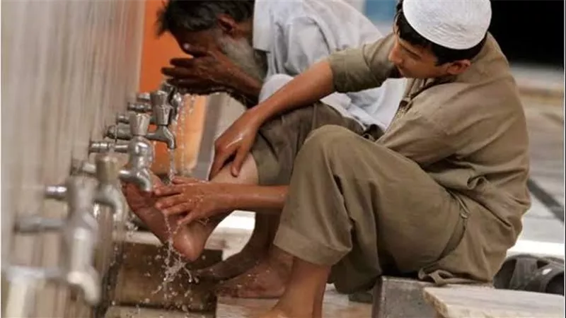 هل يُجزيء المسح على العمامة فقط فى الوضوء؟