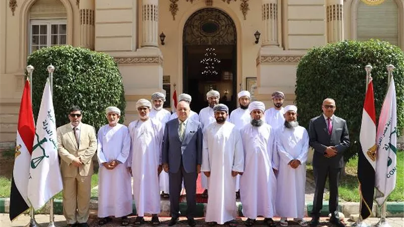 رئيس مجلس الدولة يستقبل وفدًا قضائيًّا عُمانيًا