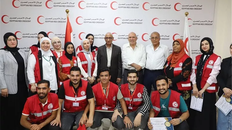 محافظ شمال سيناء يزور فرع الهلال الأحمر المصري بالعريش