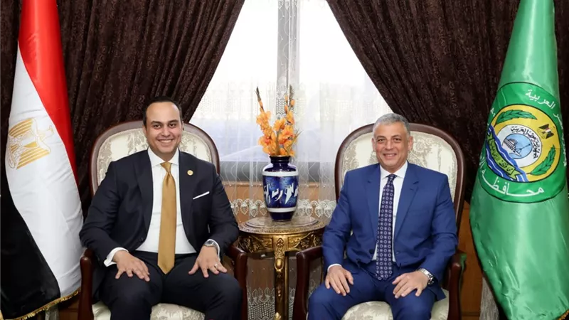 المحافظ والسبكي يبحثان تعزيز ريادة الاسماعيلية طبيًا