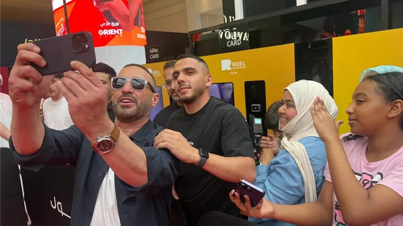 شاهد.. أحمد السقا يقدم عرض أكشن فى احتفال عرض فيلم 