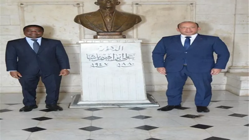 قصر العيني يبحث مع سفير كوت ديفوار إطلاق البرنامج الطبي الفرنسي