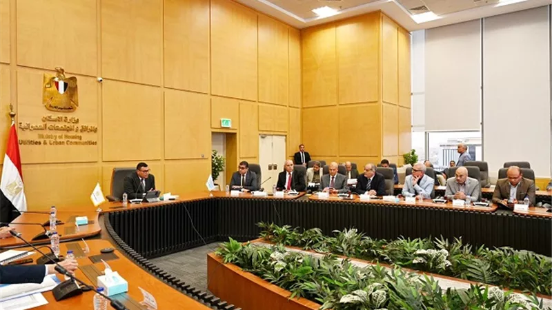وزير الإسكان يعقد اجتماعا لمتابعة عدد من المشروعات بالمدن والمحافظات