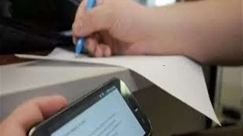 تداول أسئلة الامتحانات على مواقع الغش.. والتعليم تحقق