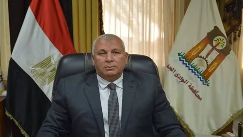 محافظ الوادي الجديد يوجه الشكر للقائمين على اعمال الامتحانات ويتم