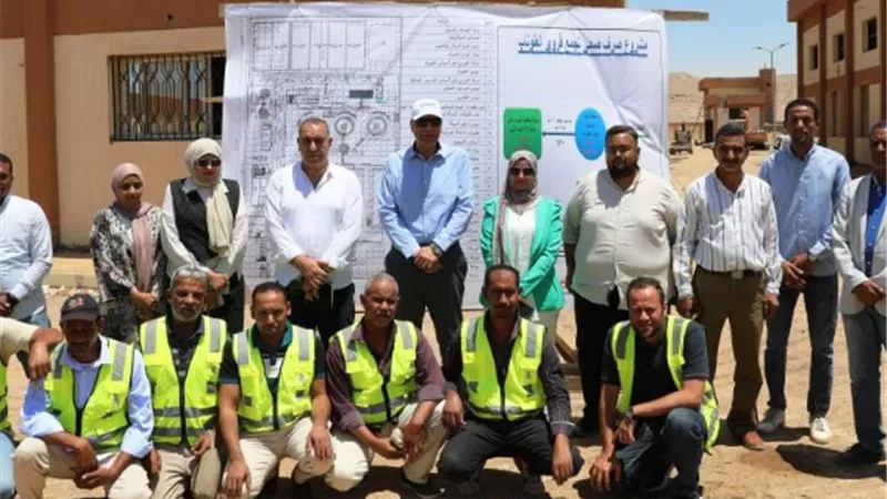 محافظ أسوان يتفقد مشروع محطة معالجة الصرف الصحى