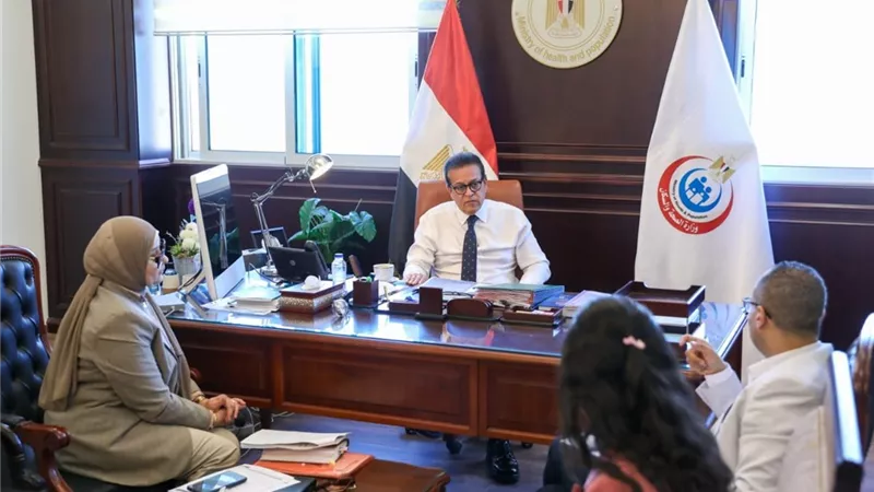 وزير الصحة يتابع مستجدات العمل بمنظومة خدمات نقل الدم القومية