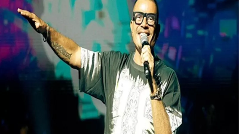 عمرو دياب يحي حفلا أسطوريا في جدة ويغني أغاني ألبوم 