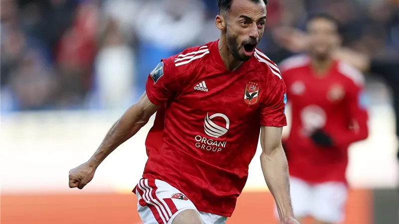 الأهلي يحسم موقف رحيل أحمد عبدالقادر إلى الزمالك