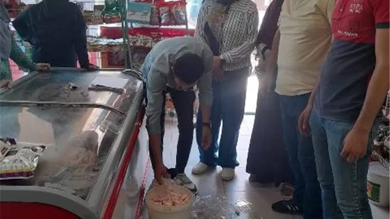 أغذية غير صالحة للإستهلاك الآدمي بكفر سعد بدمياط