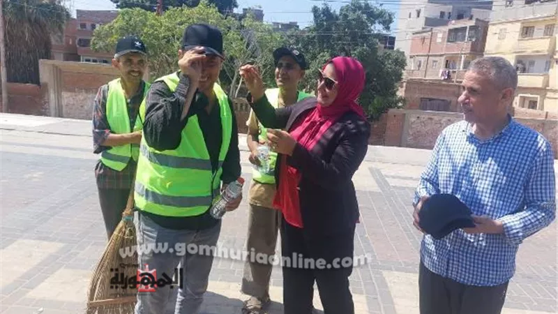 تكريم عمال النظافة بمدينة السرو بدمياط تقديرا لجهودهم