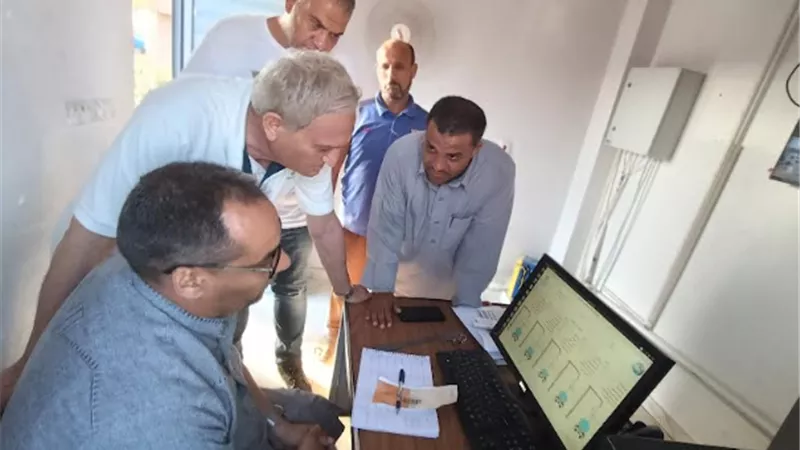 رئيس شركة مياه مطروح بجولة تفقدية لمنافذ توزيع المياه