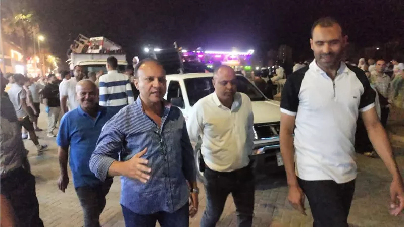 رئيس مدينة رأس البر يقود حملة لرفع الإشغالات بالشوارع