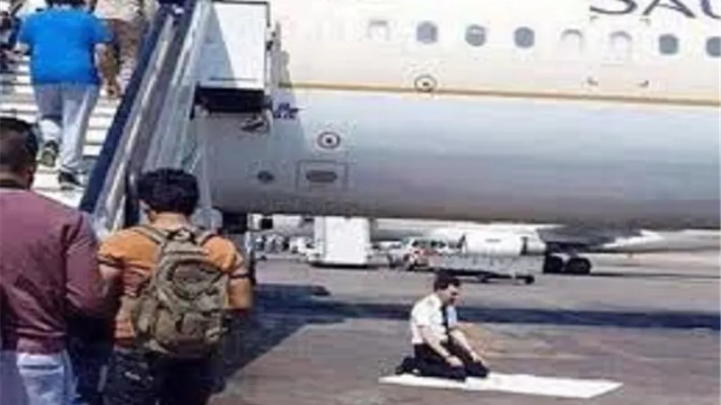 متى يجوز أداء الصلاة في السيارة أو الطائرة؟ الافتاء تجيب
