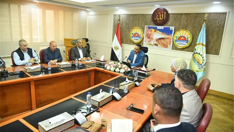 محافظ مطروح يلتقي رئيس مجلس إدارة الهيئة المصرية العامة للمساحة