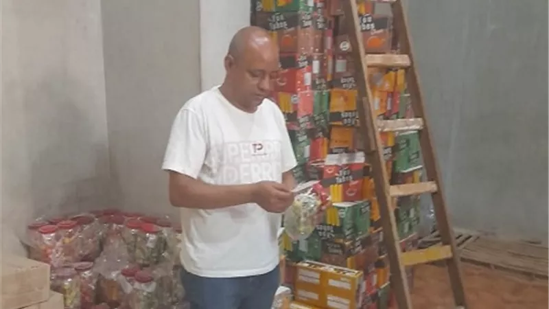 ضبط 2750 كيس سناكس و 840 زجاجة عصير مشبوهة بابو قرقاص