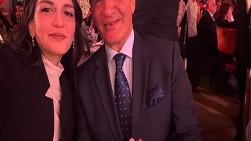 محمد ثروت يهنئ ابنته داليا بعد حصولها على درجة الماجستير من بريطانيا