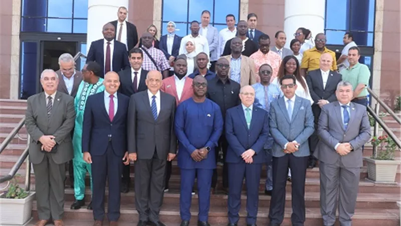 وزير النقل والطيران بالسيراليون يزور ميناء الإسكندرية