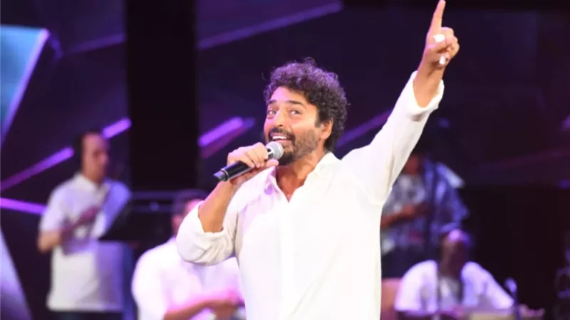 حميد الشاعري يخطف الأنظار خلال الاحتفال بافتتاح المسرح الروماني