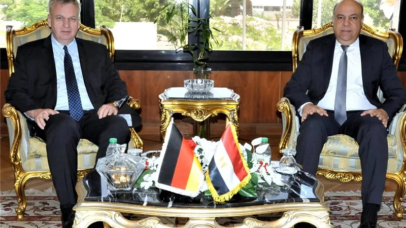 تبادل الخبرات الفنية بين الجانبين ..تعاون ثنائى في تطوير المطارات