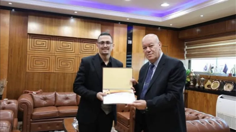 رئيس ميناء القاهرة الجوى .. يكرم العامل الأمين